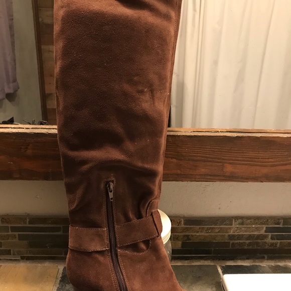 Tall boots - Picture 3 of 5